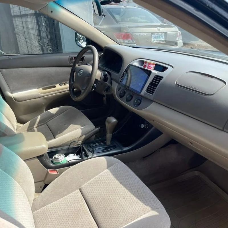 Thumbnail 3 of 2004 Toyota Camry LE
